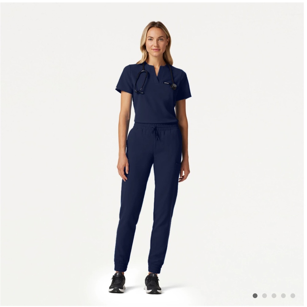 Jaanuu scrub set